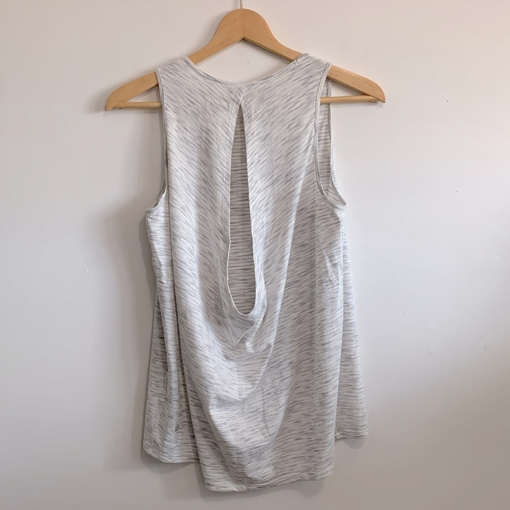 Lululemon women’s Low Key Tank *Silver size 6 - Picture 3 of 4
